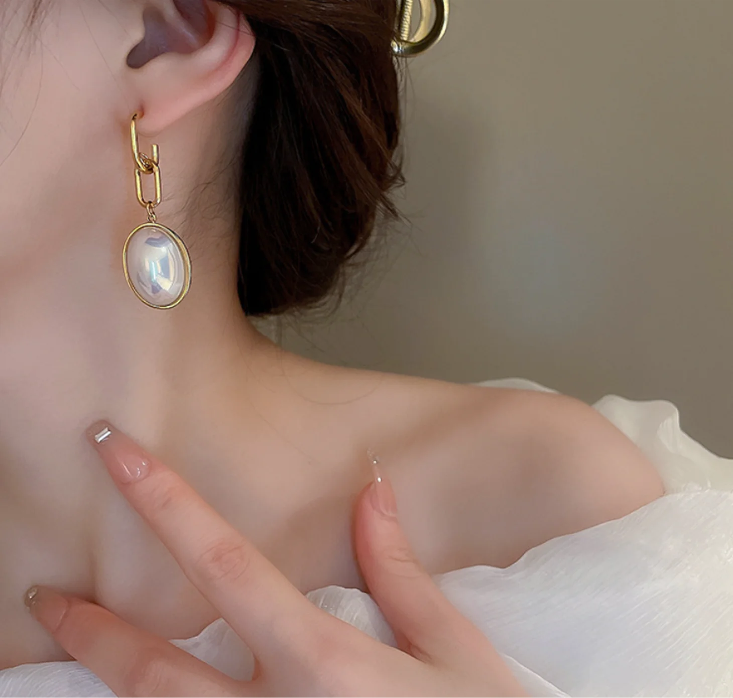 2022 new S925 silver needle titanium steel metal pearl simple design Earrings for women Fashion Jewelry
2022 new S925 silver needle titanium steel metal pearl simple design Earrings for women Fashion Jewelry