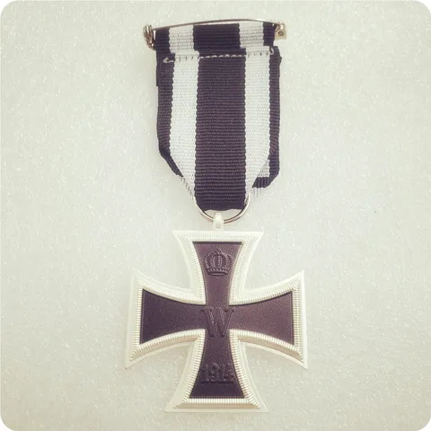 Немецкий металлический крест времен Второй мировой войны