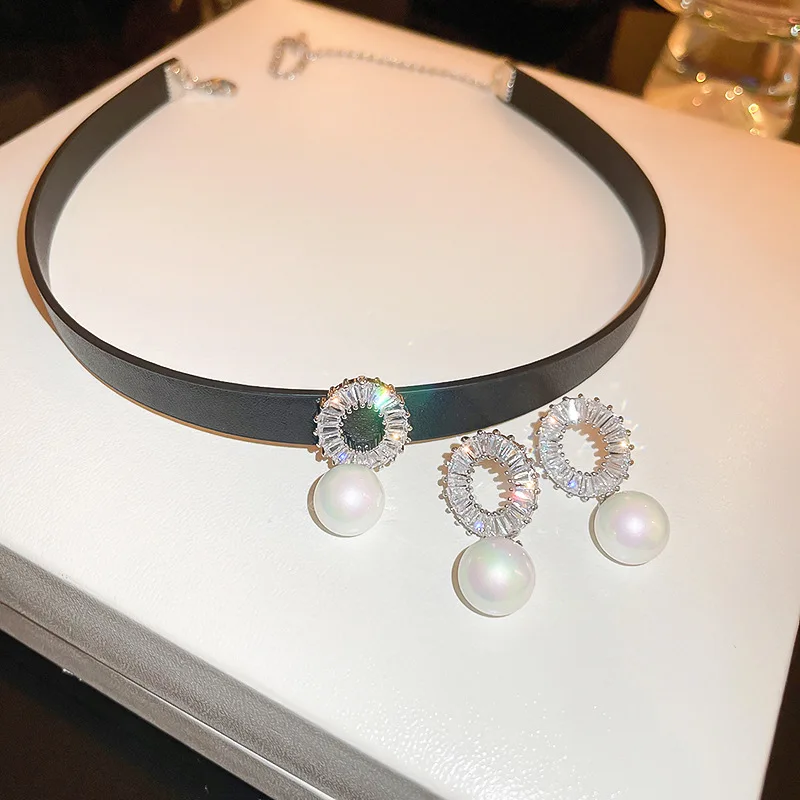 Minar Punk Sparkly CZ Cubic Zirconia Pearl Chokers Necklaces for Women Femme Black Color PU Leather Necklace Every Day Jewelry
Minar Punk Sparkly CZ Cubic Zirconia Pearl Chokers Necklaces for Women Femme Black Color PU Leather Necklace Every Day Jewelry