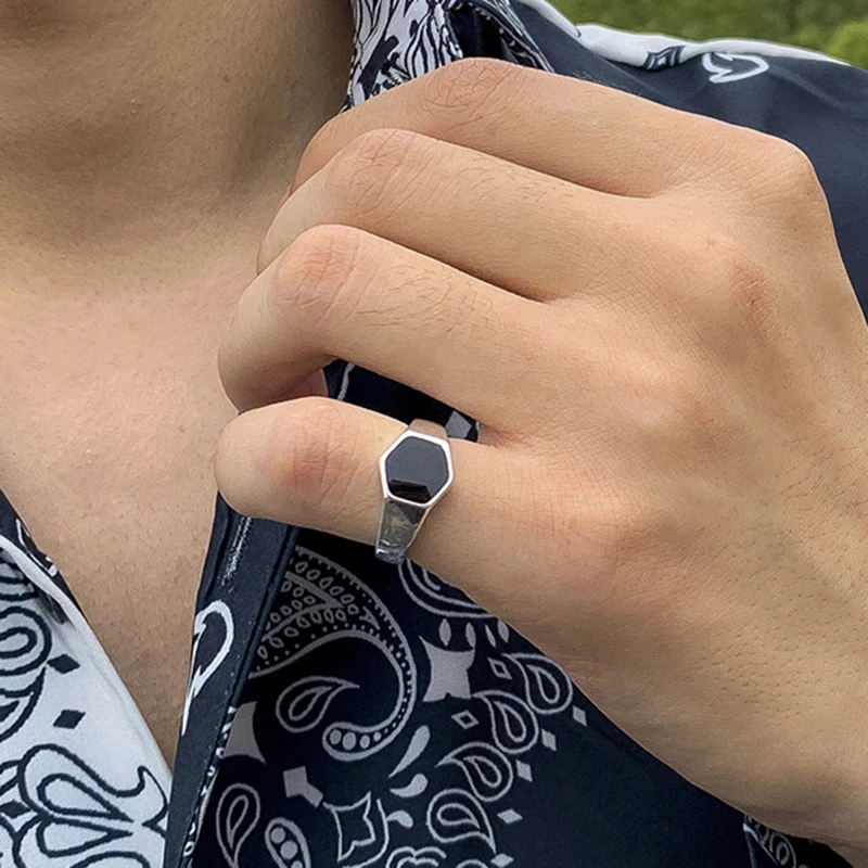 Simple Fashion Retro Hexagonal Black Glossy Ring Design Sense Men's Opening Adjustable Metal Ring Anniversary Gift Jewelry
Simple Fashion Retro Hexagonal Black Glossy Ring Design Sense Men's Opening Adjustable Metal Ring Anniversary Gift Jewelry