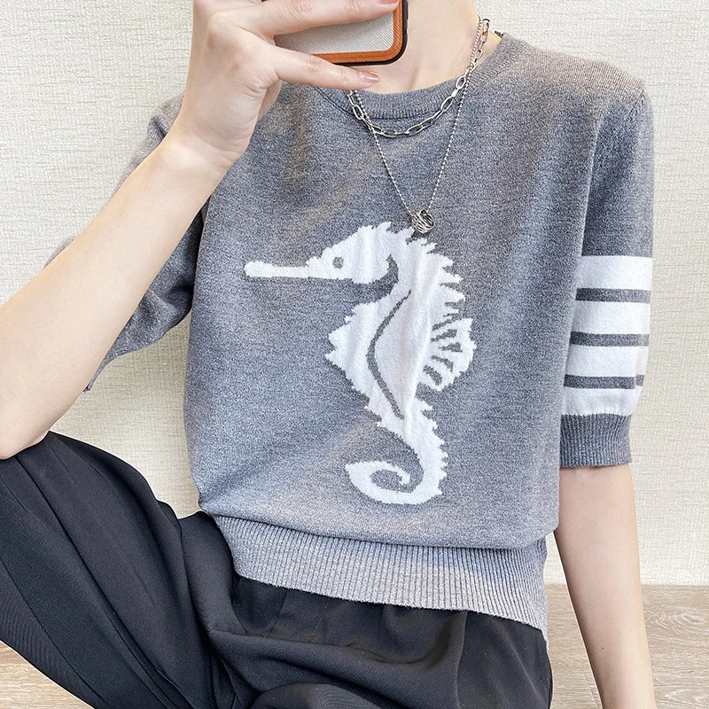 2022 new spring and summer TB women's round neck cashmere T-shirt star same 5-sleeve cashmere sweater Pullover short sleeve 
2022 new spring and summer TB women's round neck cashmere T-shirt star same 5-sleeve cashmere sweater Pullover short sleeve
