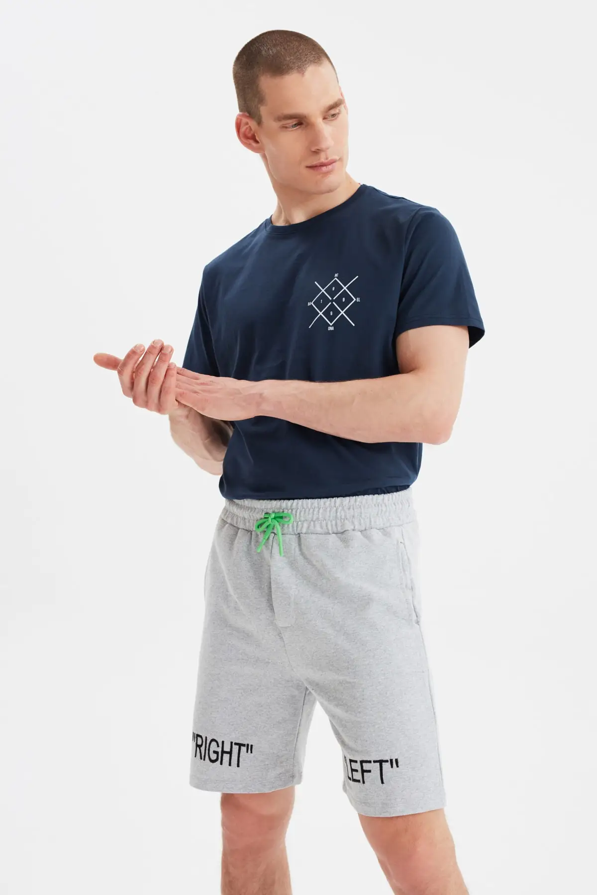 Trendyol Men 'S Regular Fit Shorts & Bermuda TMNSS21SR0605 
Trendyol Men 'S Regular Fit Shorts & Bermuda TMNSS21SR0605