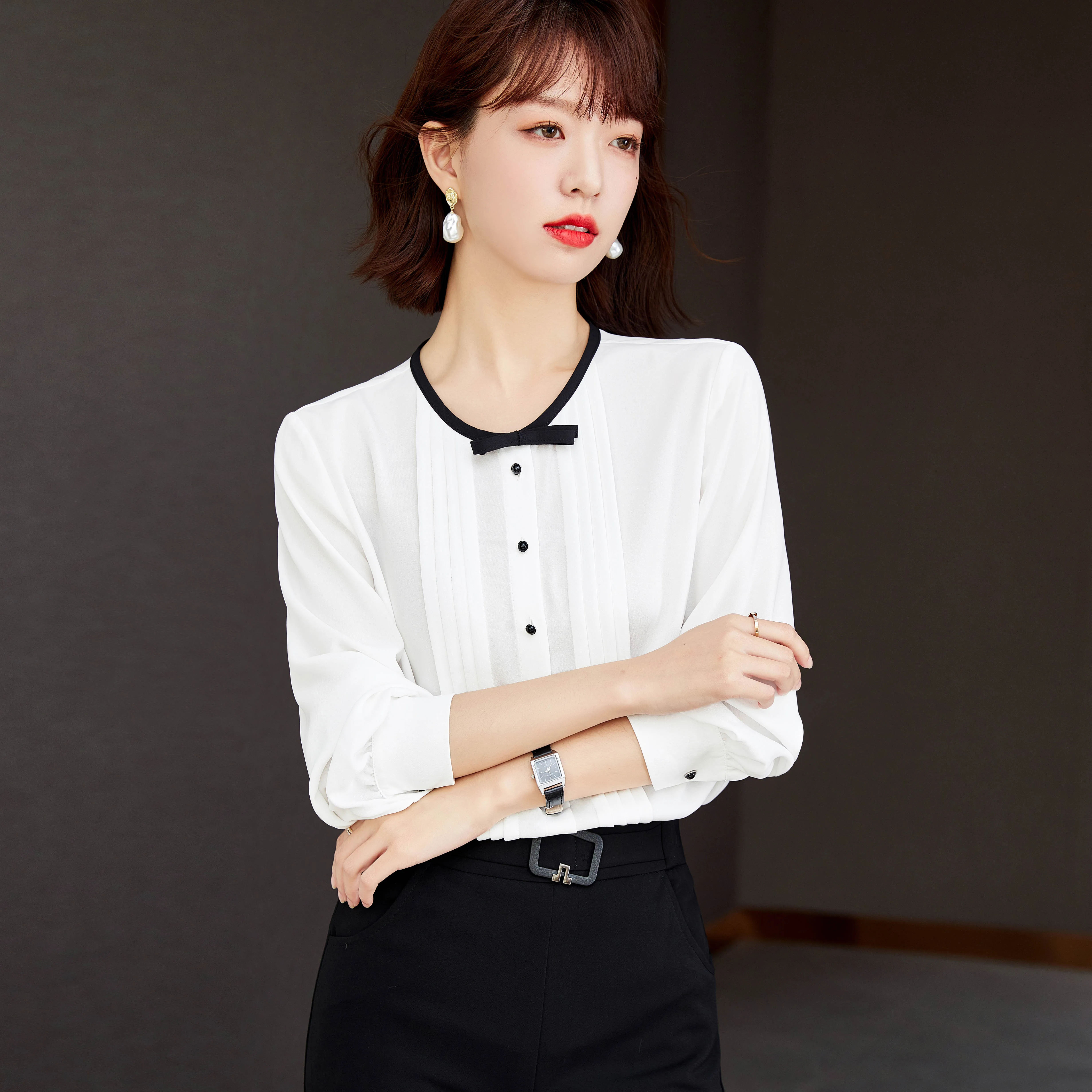 Women Tops 2022 Autumn Long Sleeve O-neck Bow Folds White Dress Shirt Office Lady Korean Style Elegant Slim Casual Blouse B1741
Women Tops 2022 Autumn Long Sleeve O-neck Bow Folds White Dress Shirt Office Lady Korean Style Elegant Slim Casual Blouse B1741