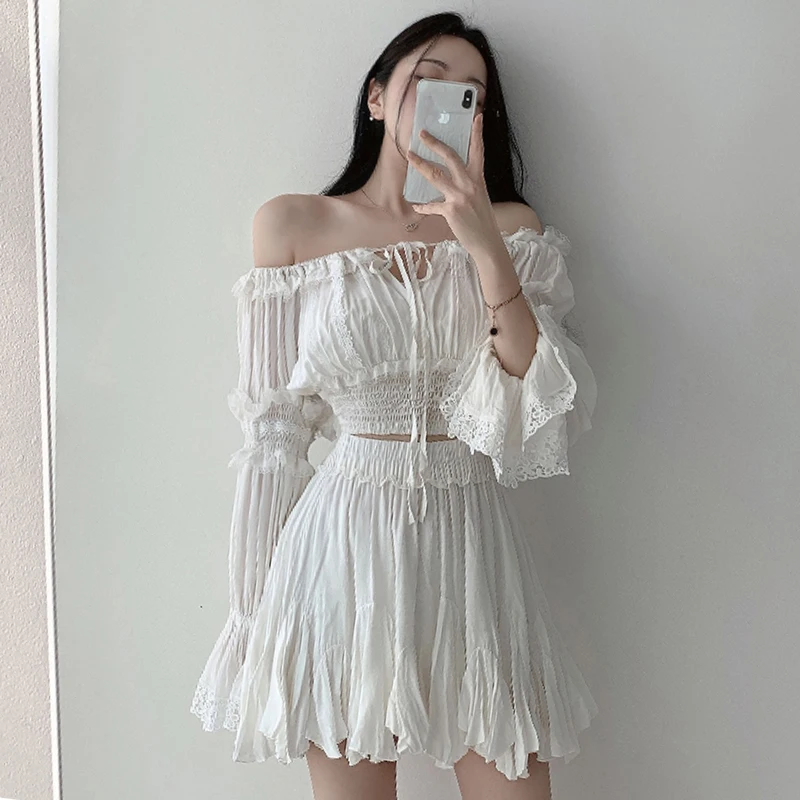 Женский элегантный костюм Clothland из Кружевной Блузки и юбки, короткий топ с открытыми плечами, плиссированная мини-юбка, популярный милый ком...
Женский элегантный костюм Clothland из Кружевной Блузки и юбки, короткий топ с открытыми плечами, плиссированная мини-юбка, популярный милый ком...