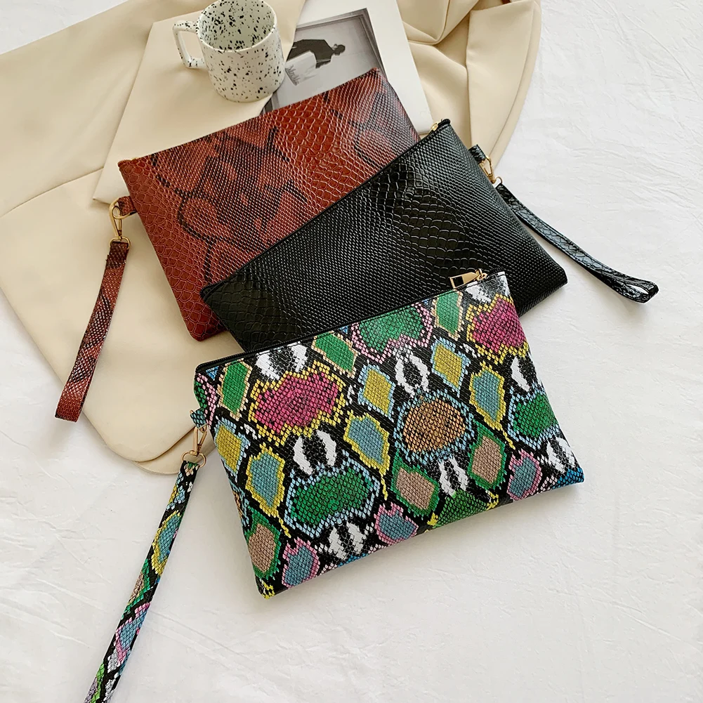 Snake Print Envelope Bag for Women 2022 Soft Pu Leather Handbags Lady Party Clutch Female Serpentine Wristlet Bags Travel Purses
Snake Print Envelope Bag for Women 2022 Soft Pu Leather Handbags Lady Party Clutch Female Serpentine Wristlet Bags Travel Purses