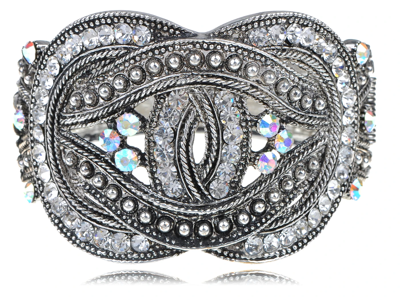 Браслет в стиле вечности, украшенный кристаллами
Браслет в стиле вечности, украшенный кристаллами