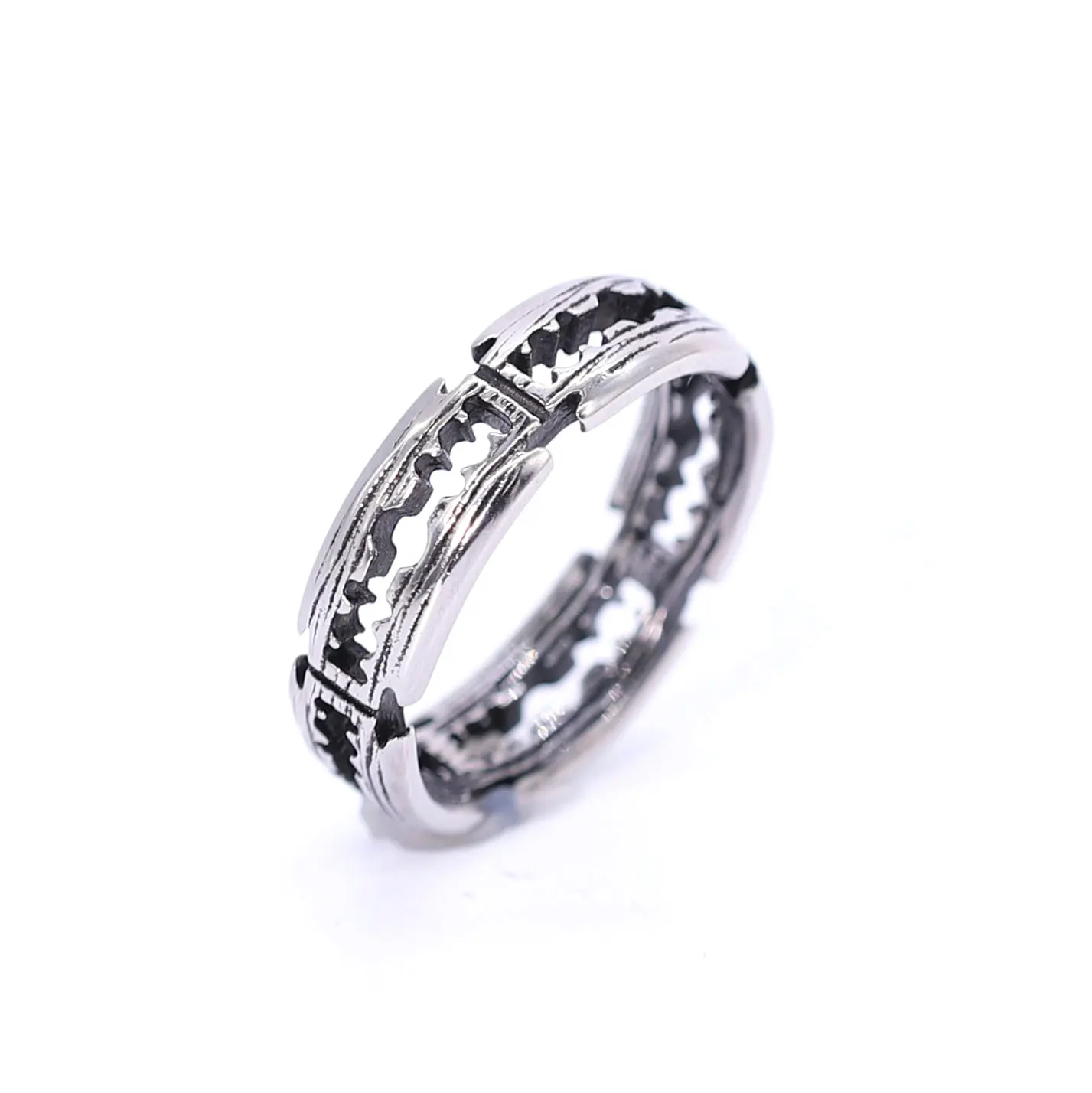 New direct selling hot selling blade-like stainless steel round ring simple ring
New direct selling hot selling blade-like stainless steel round ring simple ring