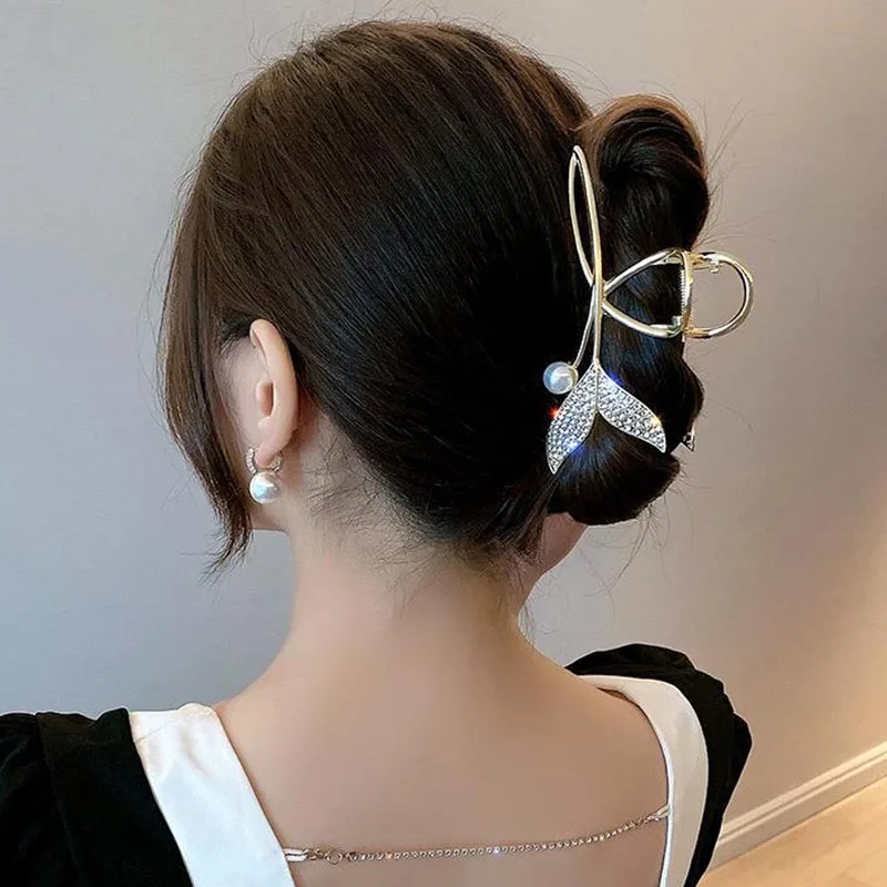 Women Large Barrettes Pearl Rhinestones Hairclip Metal Ponytail Claw Clip Golden Hairpins Long Hair Shark Clips Hair Accessories 
Women Large Barrettes Pearl Rhinestones Hairclip Metal Ponytail Claw Clip Golden Hairpins Long Hair Shark Clips Hair Accessories
