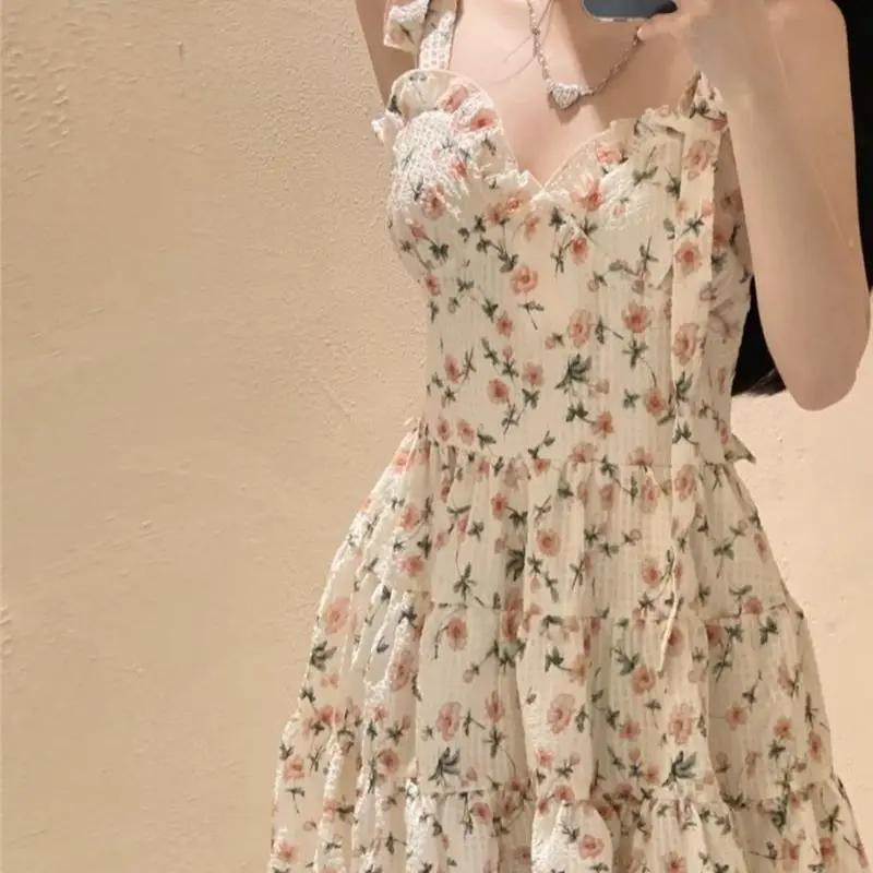 

Suspender Floral Skirt Female Pure Desire Sweet And Spicy Small Person French Wood Ear Edge Closed Waist Gentle Wind Short