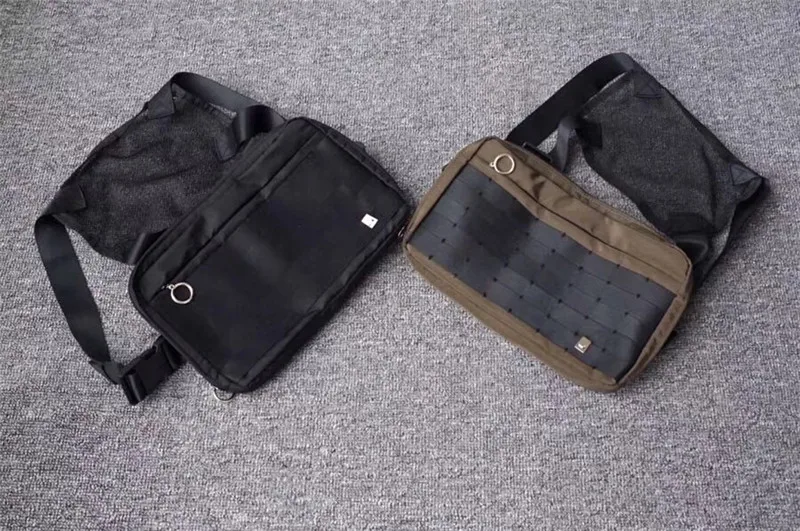 Alyx Cross Shoulder Bag 1:1 High Quality Kanye West Backpacks New Hot Fashion Casual Hip-hop Streetwear Functional Chest Bag
Alyx Cross Shoulder Bag 1:1 High Quality Kanye West Backpacks New Hot Fashion Casual Hip-hop Streetwear Functional Chest Bag