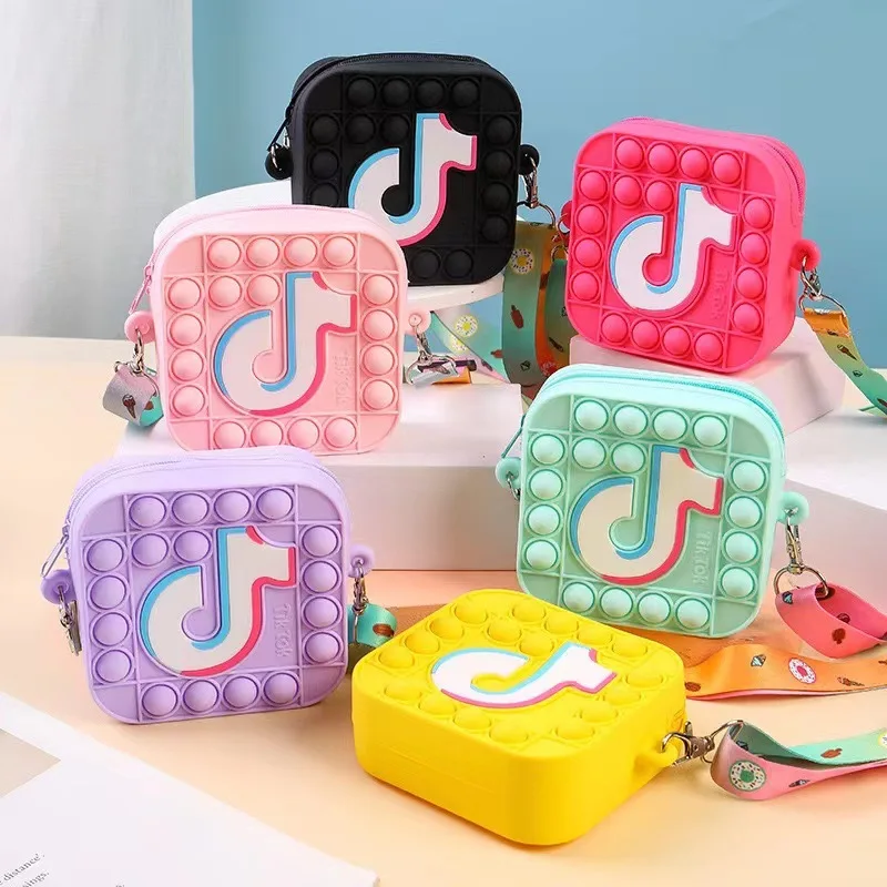 Fashion Pop Fidget Toys It Push Bubbles It Toy Tik Tok Coin Purse Wallet Ladies Bag Silica Simple Dimple Crossbody Bag for Girls
Fashion Pop Fidget Toys It Push Bubbles It Toy Tik Tok Coin Purse Wallet Ladies Bag Silica Simple Dimple Crossbody Bag for Girls