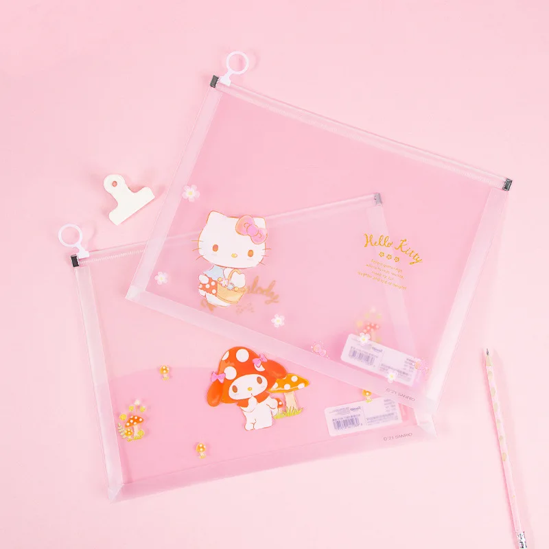 Kawaii Sanrio серия прозрачная A4 папка Hellokittyed Kuromi девушка милая информация сумка для учеников домашняя работа портативные сумки для хранения
Kawaii Sanrio серия прозрачная A4 папка Hellokittyed Kuromi девушка милая информация сумка для учеников домашняя работа портативные сумки для хранения