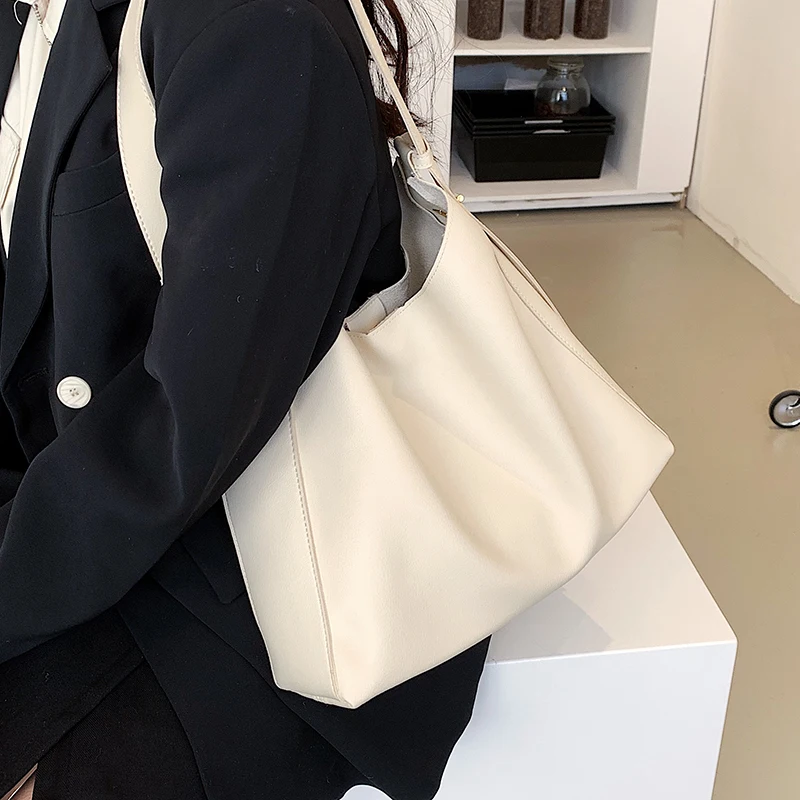 Casual Style Women's Bag 2022 Soft Surface Pu Bag New Hot Selling Messenger Bag Fashion Shoulder Bag Work Bucket Bag Tote Bag 
Casual Style Women's Bag 2022 Soft Surface Pu Bag New Hot Selling Messenger Bag Fashion Shoulder Bag Work Bucket Bag Tote Bag