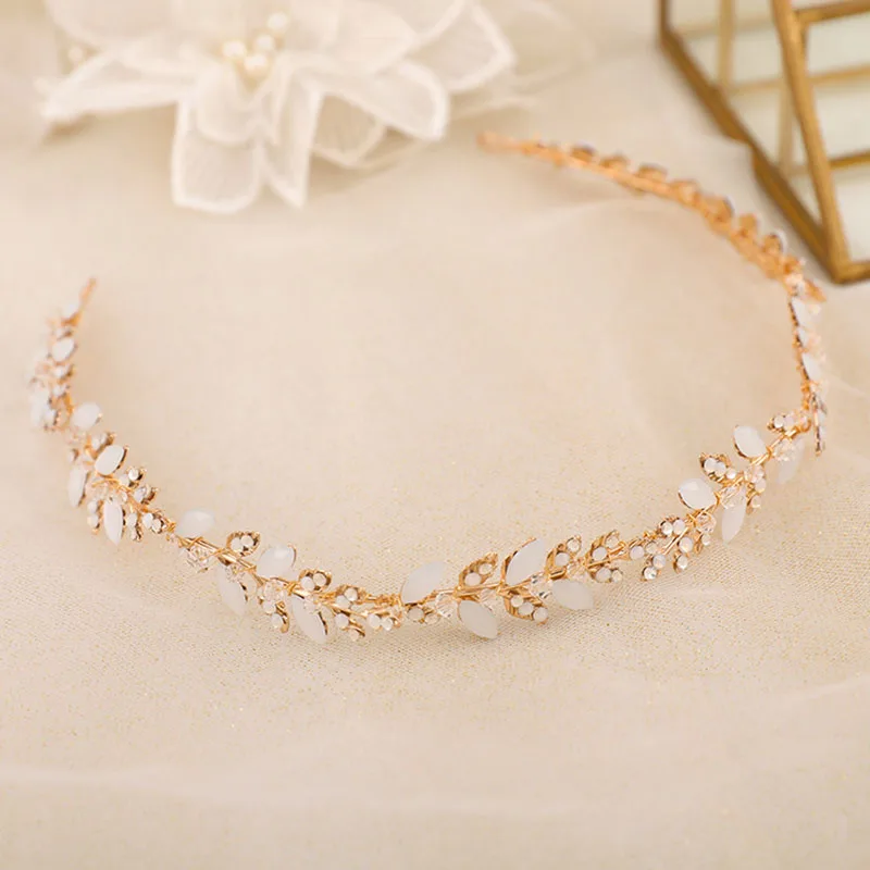 Floralbride Ins style Alloy Opal Crystal Rhinestones Bridal Headband Wedding Tiara Vine Hair Accessories Women Jewelry
Floralbride Ins style Alloy Opal Crystal Rhinestones Bridal Headband Wedding Tiara Vine Hair Accessories Women Jewelry
