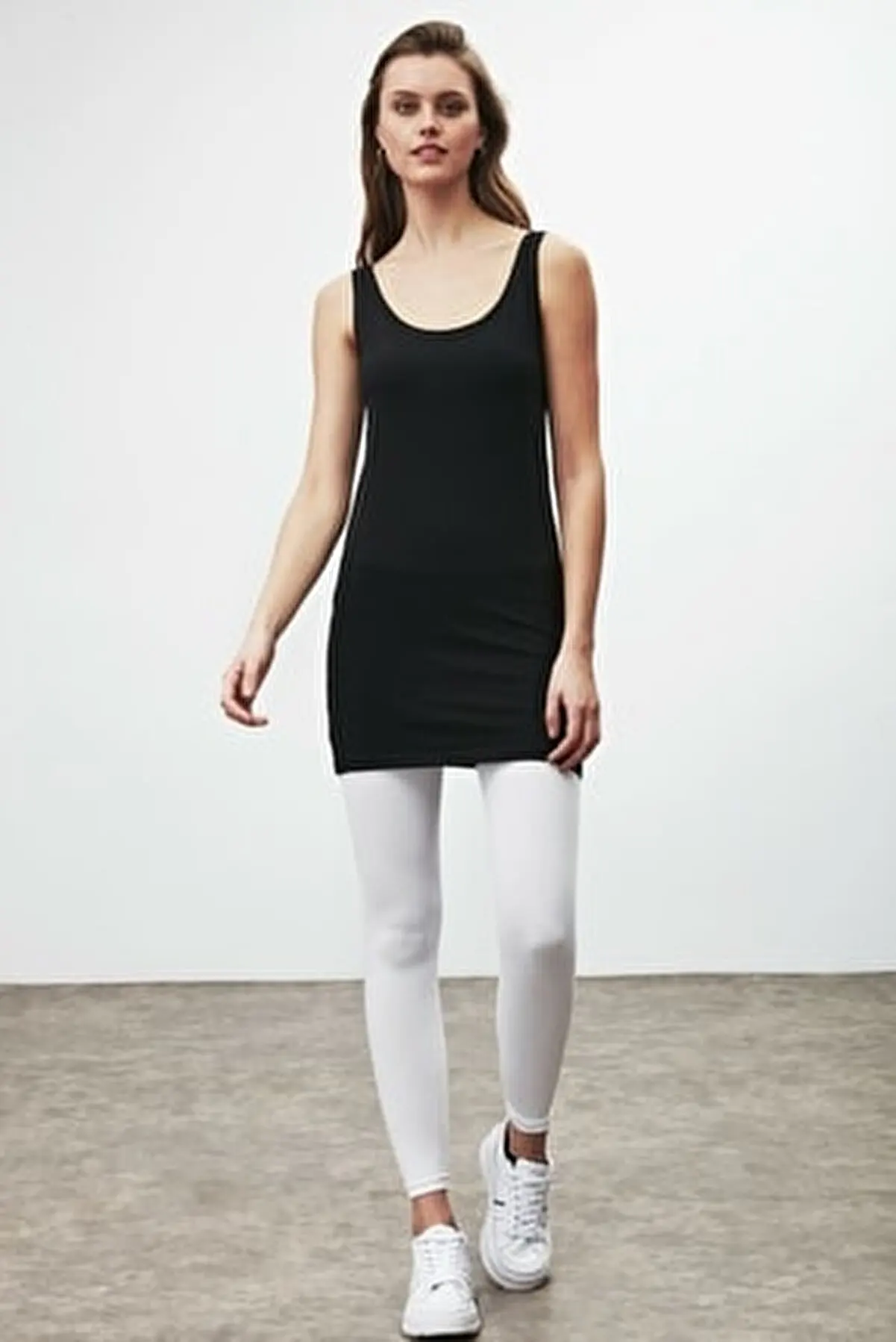 Женская черная длинная футболка с узким вырезом без рукавов, блузка, женские летние топы, футболки, рубашки 50601393
Женская черная длинная футболка с узким вырезом без рукавов, блузка, женские летние топы, футболки, рубашки 50601393