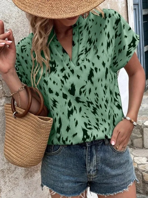 2023 Summer Fashion New T-shirt Printing Casual Women's V-neck Loose Short Sleeve Tops Elegant Commuter Street Pullover Shirt
2023 Summer Fashion New T-shirt Printing Casual Women's V-neck Loose Short Sleeve Tops Elegant Commuter Street Pullover Shirt