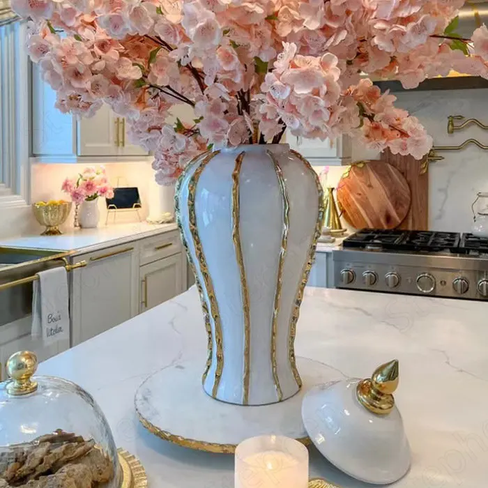 Gold Border Classic Large Flower Vase European Luxury Gold-plated Ceramic Vase Floreros Vintage Ornament Living Room Decoration
Gold Border Classic Large Flower Vase European Luxury Gold-plated Ceramic Vase Floreros Vintage Ornament Living Room Decoration