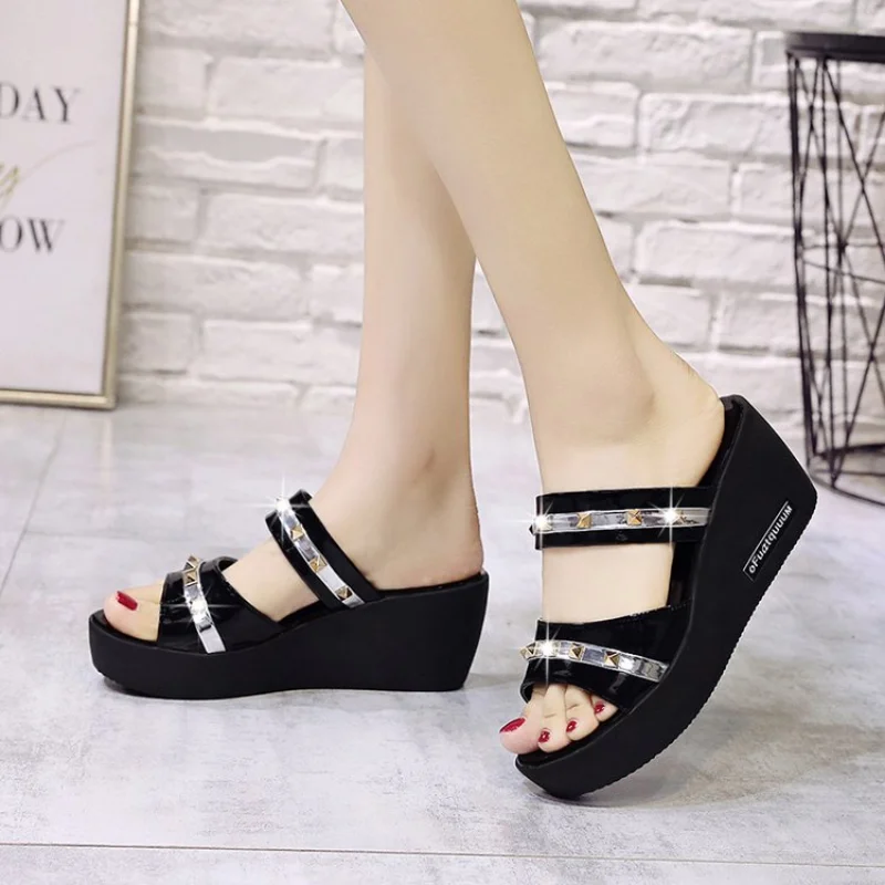 Slippers Women's Flip Flops Women's Sandals Net Summer High Shoes Women's High Heel Fashion Outer Wear Thick Bottom Korean Style
Slippers Women's Flip Flops Women's Sandals Net Summer High Shoes Women's High Heel Fashion Outer Wear Thick Bottom Korean Style