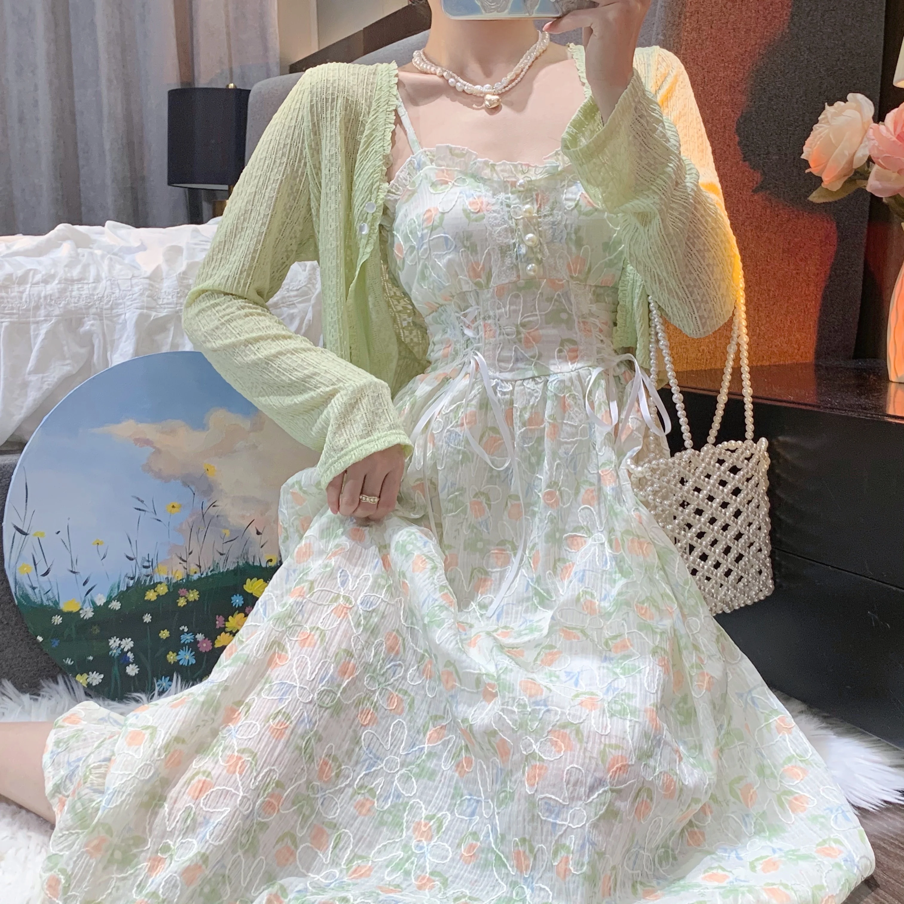 Floral suspender dress women's summer 2022 New Forest Department gentle style design sense of niche waist length skirt
Floral suspender dress women's summer 2022 New Forest Department gentle style design sense of niche waist length skirt