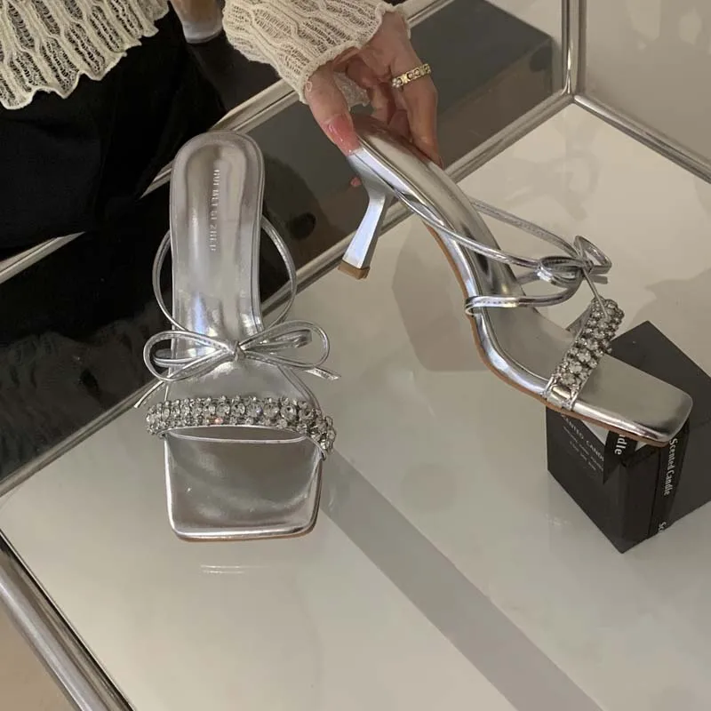 Open Toe Women Slippers Rhinestone Design Bow Summer Outside Slides Thin High Heels White Beige Blue Gold Slides Slip On sexy
Open Toe Women Slippers Rhinestone Design Bow Summer Outside Slides Thin High Heels White Beige Blue Gold Slides Slip On sexy