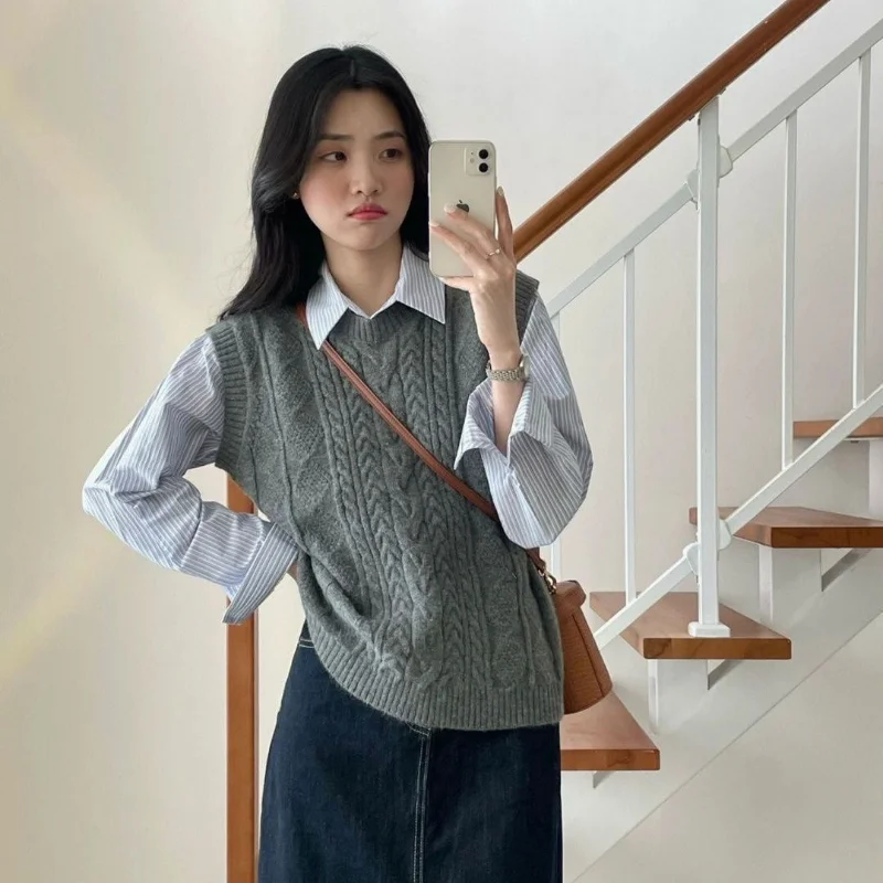 Pullover vest 2022 autumn and winter college wind twist gray knitted vest age-reducing Sen Department pullover sweater vest
Pullover vest 2022 autumn and winter college wind twist gray knitted vest age-reducing Sen Department pullover sweater vest