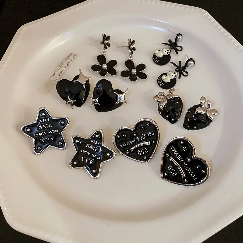 Винтажные серьги-гиперболы для женщин, черные металлические серьги-подвески в форме сердца, звезды, цветка, искусственный жемчуг, медведь, с...
Винтажные серьги-гиперболы для женщин, черные металлические серьги-подвески в форме сердца, звезды, цветка, искусственный жемчуг, медведь, с...