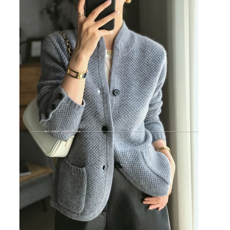 Autumn Winter New Thickened 100% pure Cashmere Cardigan Women Stand Neck Sweater Sweater Loose Knit Base Sweater Jacket
Autumn Winter New Thickened 100% pure Cashmere Cardigan Women Stand Neck Sweater Sweater Loose Knit Base Sweater Jacket