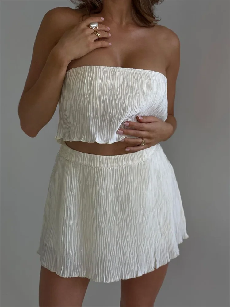 Костюм женский из двух предметов с рюшами, без бретелек, с открытыми плечами
Костюм женский из двух предметов с рюшами, без бретелек, с открытыми плечами