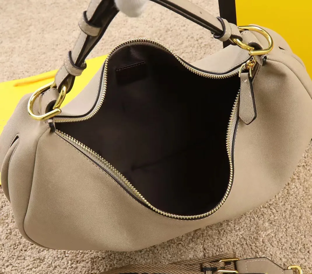 High-end custom 2022 spring and summer new products large-capacity simple solid color single shoulder handbag
High-end custom 2022 spring and summer new products large-capacity simple solid color single shoulder handbag