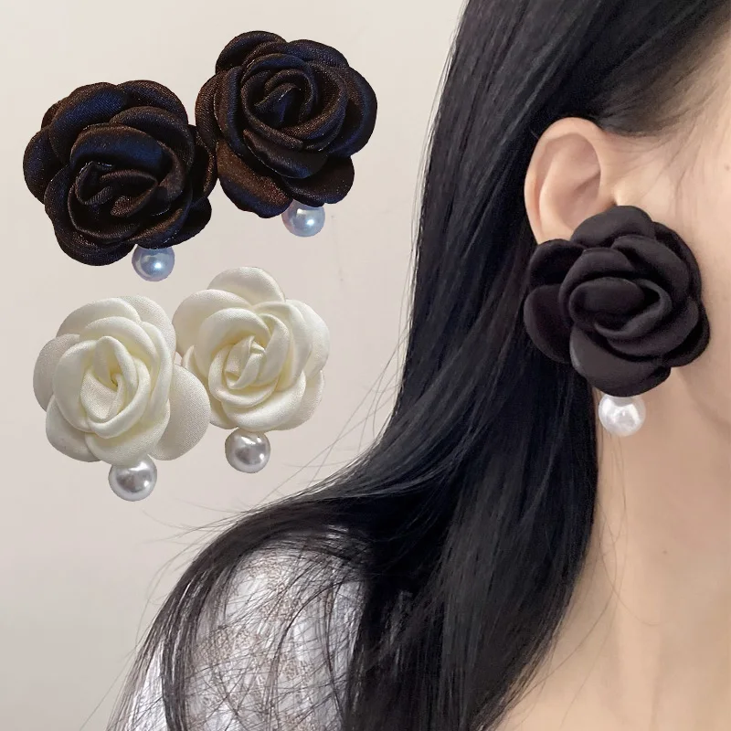 Sweet Pearl Flower Earrings Silver Needle Earrings for Women Rose Personalized Versatile Ear Stud Trend Charm Jewelry Accessory
Sweet Pearl Flower Earrings Silver Needle Earrings for Women Rose Personalized Versatile Ear Stud Trend Charm Jewelry Accessory