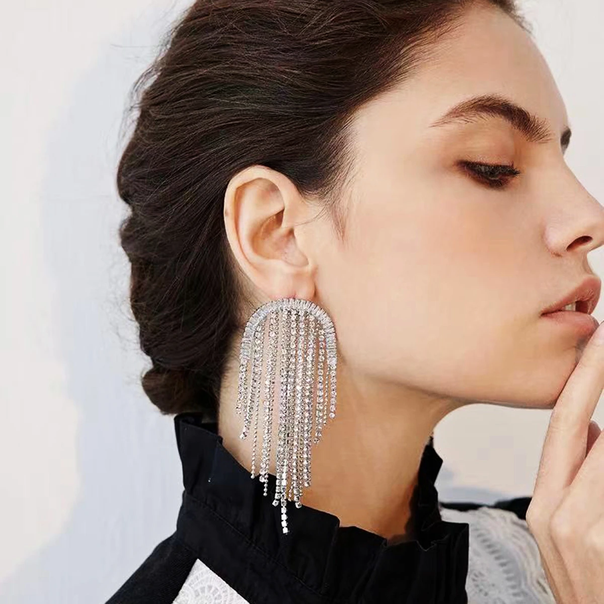 Exaggerated Rhinestone Arc Tassel Earrings For Women Party Luxury Modern Women's Earrings 2022
Exaggerated Rhinestone Arc Tassel Earrings For Women Party Luxury Modern Women's Earrings 2022