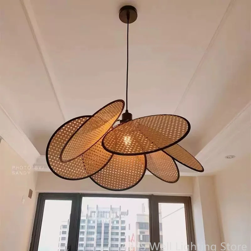 Southeast Asia rattan chandelier wabi-sabi Japanese Pendant Lights Bedroom Decoration Hanging lamp Cafe Garden Indoor Lighting
Southeast Asia rattan chandelier wabi-sabi Japanese Pendant Lights Bedroom Decoration Hanging lamp Cafe Garden Indoor Lighting