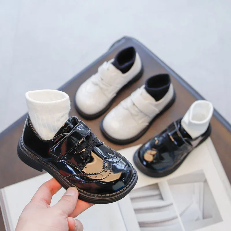 Туфли кожаные в британском стиле для девочек, лоферы для маленьких принцесс, дышащие глянцевые, школьная обувь, черные, весна-осень
Туфли кожаные в британском стиле для девочек, лоферы для маленьких принцесс, дышащие глянцевые, школьная обувь, черные, весна-осень