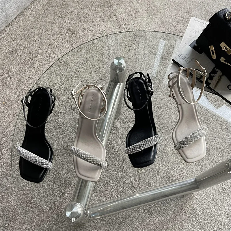 

Босоножки на шпильке женские, удобная обувь, с ремешком и пряжкой, высокие модные туфли со стразами, бежевые, черные, лето 2023