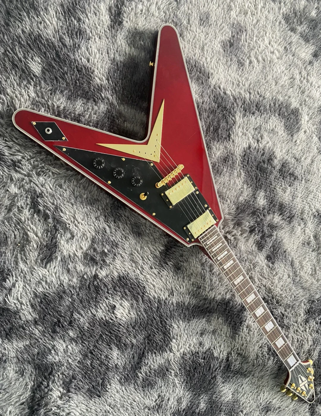 Gibson electric guitar Dimebag BlueBolt, quality guitar, FloydRose tremol Flying V Electric Guitarra
Gibson electric guitar Dimebag BlueBolt, quality guitar, FloydRose tremol Flying V Electric Guitarra
