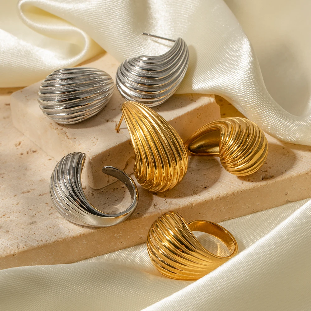 18K Gold Plated Texture Exaggerated Earring Geometric Stainless Steel Striped Water Drop High Polish Earring For Girls
18K Gold Plated Texture Exaggerated Earring Geometric Stainless Steel Striped Water Drop High Polish Earring For Girls