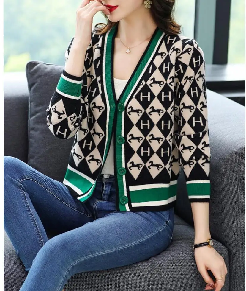 2023 Fashion New Knitted Cardigan Women's Spring and Autumn Outwear Top Sweater Small Coat Y2k 
2023 Fashion New Knitted Cardigan Women's Spring and Autumn Outwear Top Sweater Small Coat Y2k