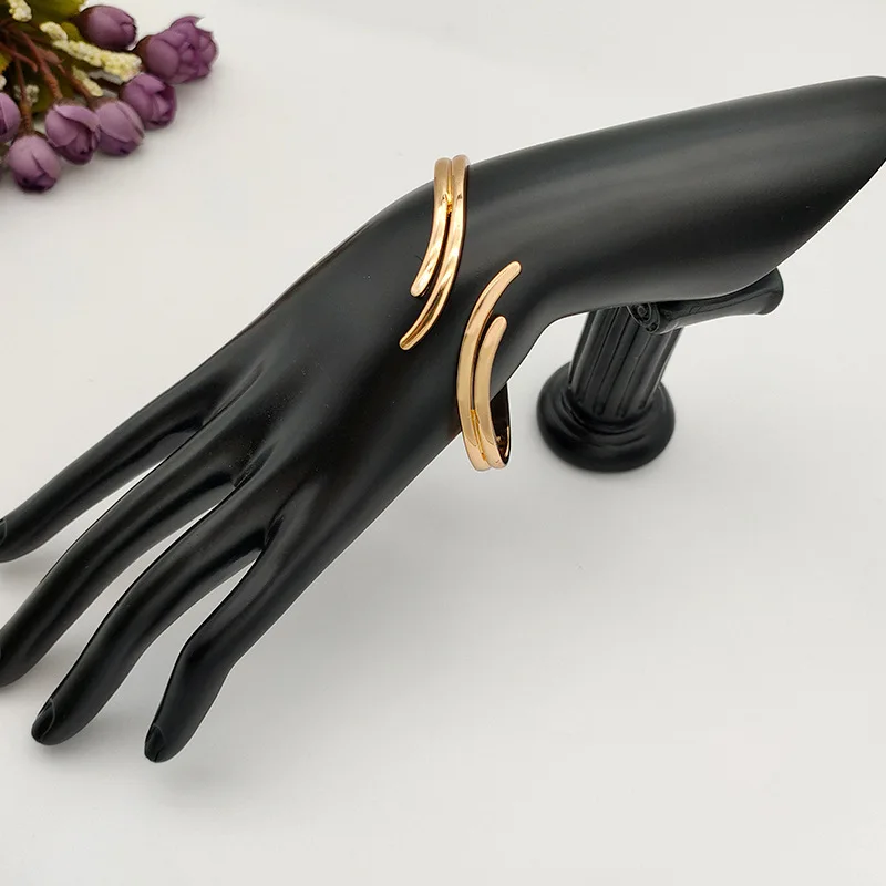 New fashion personality metal small wings bracelet women's temperament exquisite bracelet trend party jewelry
New fashion personality metal small wings bracelet women's temperament exquisite bracelet trend party jewelry