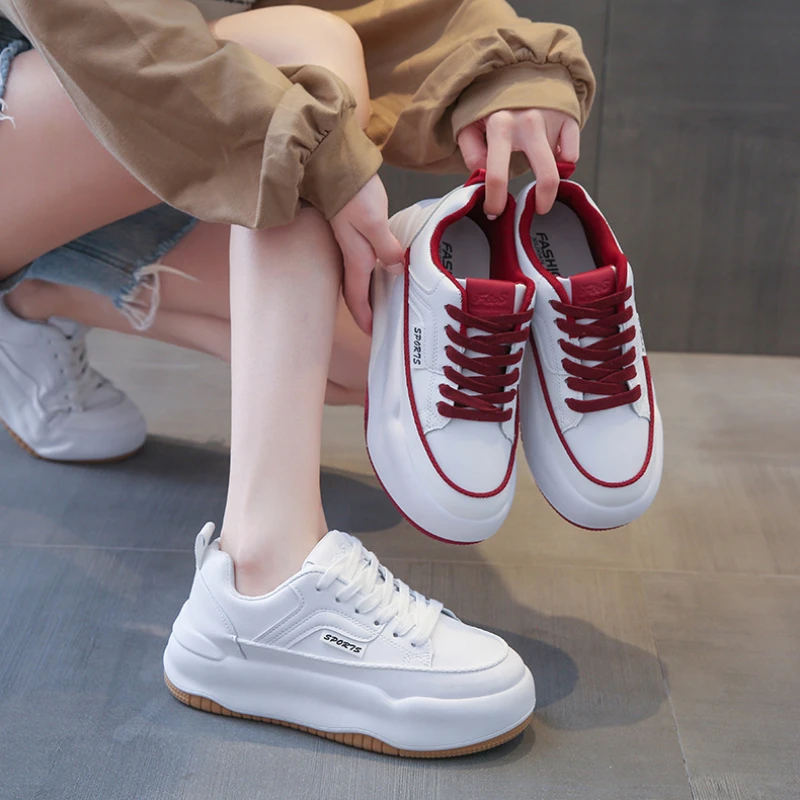 

Новинка 2023, весенне-осенняя увеличивающая рост маленькая белая обувь, женская обувь, повседневная спортивная обувь на толстой подошве для отдыха, повседневные кроссовки