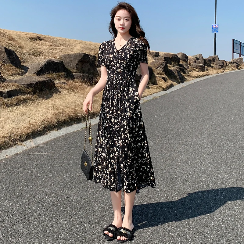 Платье женское шифоновое ТРАПЕЦИЕВИДНОЕ с V-образным вырезом и коротким рукавом 
Платье женское шифоновое ТРАПЕЦИЕВИДНОЕ с V-образным вырезом и коротким рукавом