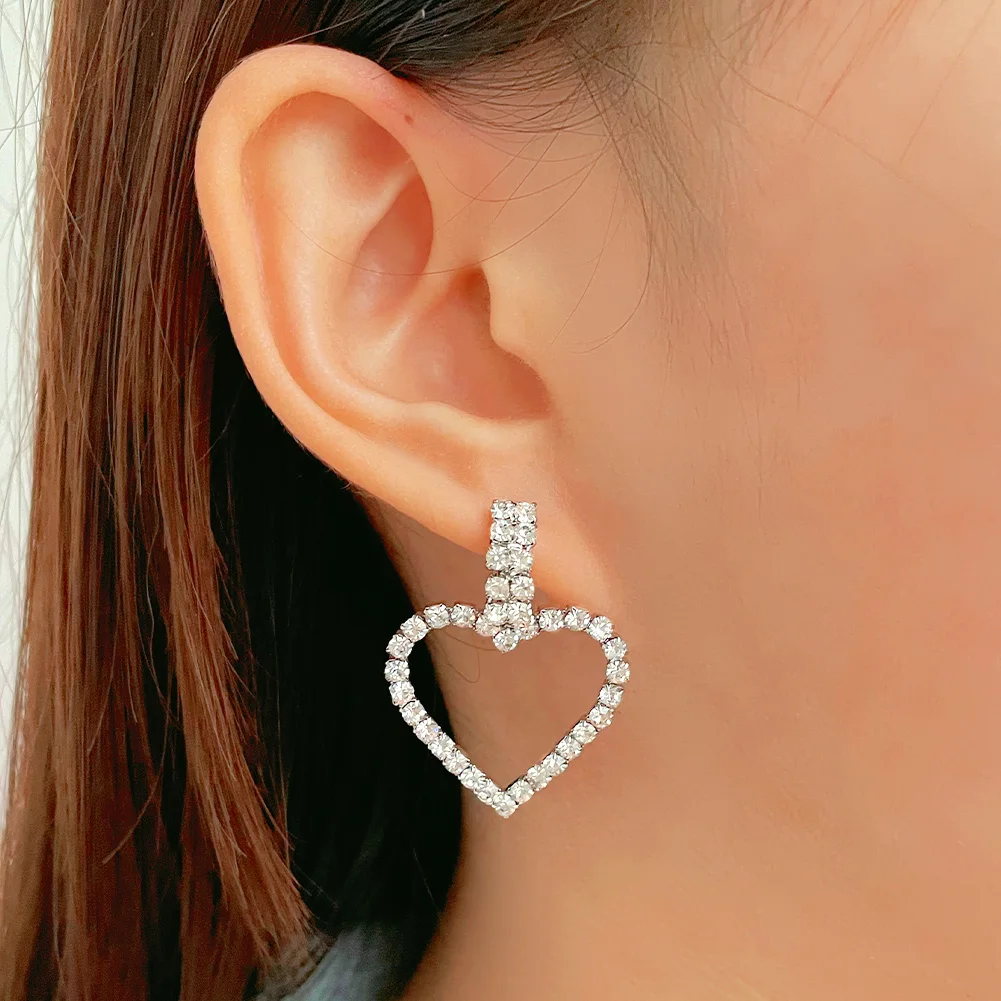 2022 New Design Luxury Shiny Crystal Heart Stud Earrings For Women Fashion Simple Big Love Earring Romantic Wedding Jewelry Gift
2022 New Design Luxury Shiny Crystal Heart Stud Earrings For Women Fashion Simple Big Love Earring Romantic Wedding Jewelry Gift