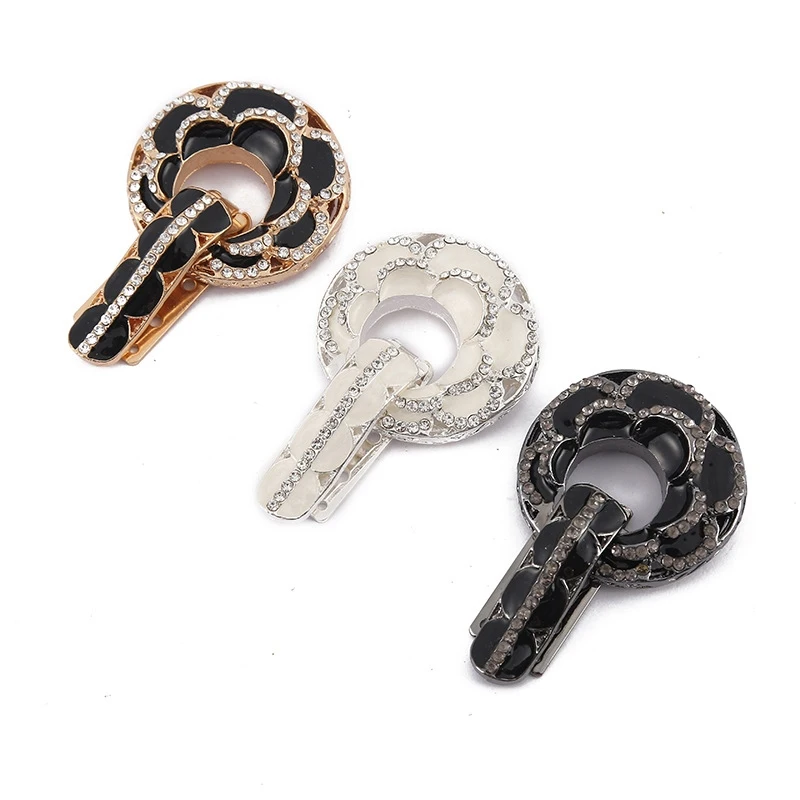1pcs Fashion Fur Metal Buttons for Fur Mink Coat Rhinestone Buckles for Overcoat Collar Sewing Accessory
1pcs Fashion Fur Metal Buttons for Fur Mink Coat Rhinestone Buckles for Overcoat Collar Sewing Accessory