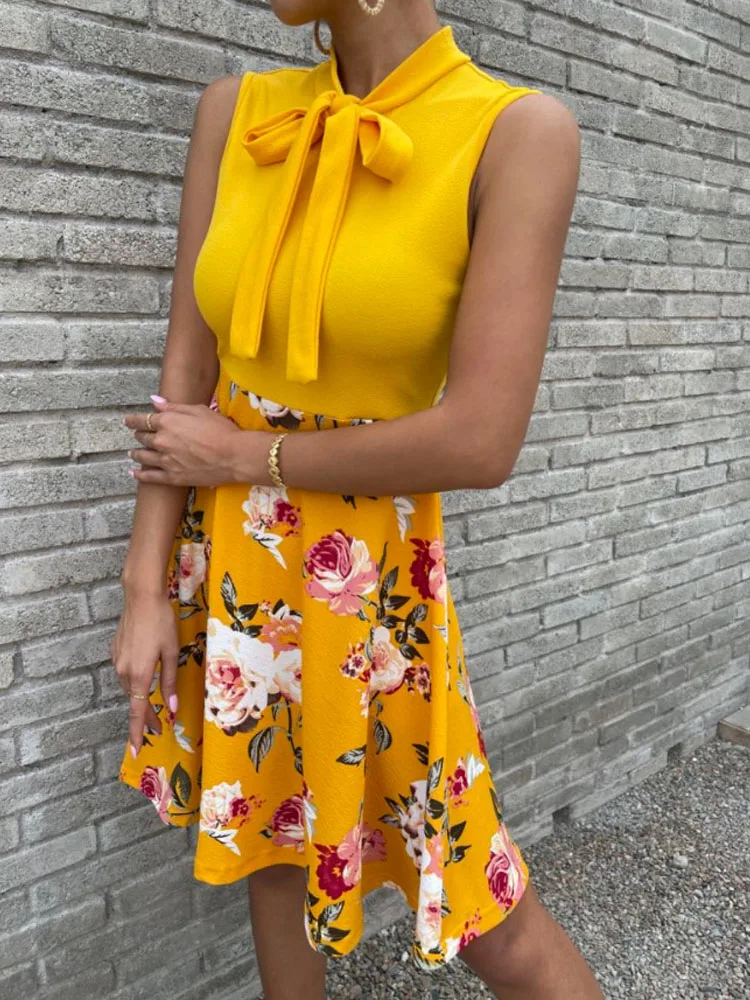 Summer Flower Printed Splicing A-Line Dress Women Lace Up Neck Bow Mini Dress Fashion Elegant Sleeveless Scarf Collar Slim Dress
Summer Flower Printed Splicing A-Line Dress Women Lace Up Neck Bow Mini Dress Fashion Elegant Sleeveless Scarf Collar Slim Dress