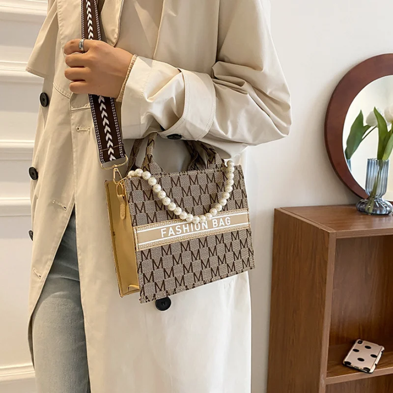 Women's Large PU Capacity Letter Hand Bags Portable Commuting Briefcase Wide Strap Single Shoulder Crossbody Handbags for Women
Women's Large PU Capacity Letter Hand Bags Portable Commuting Briefcase Wide Strap Single Shoulder Crossbody Handbags for Women