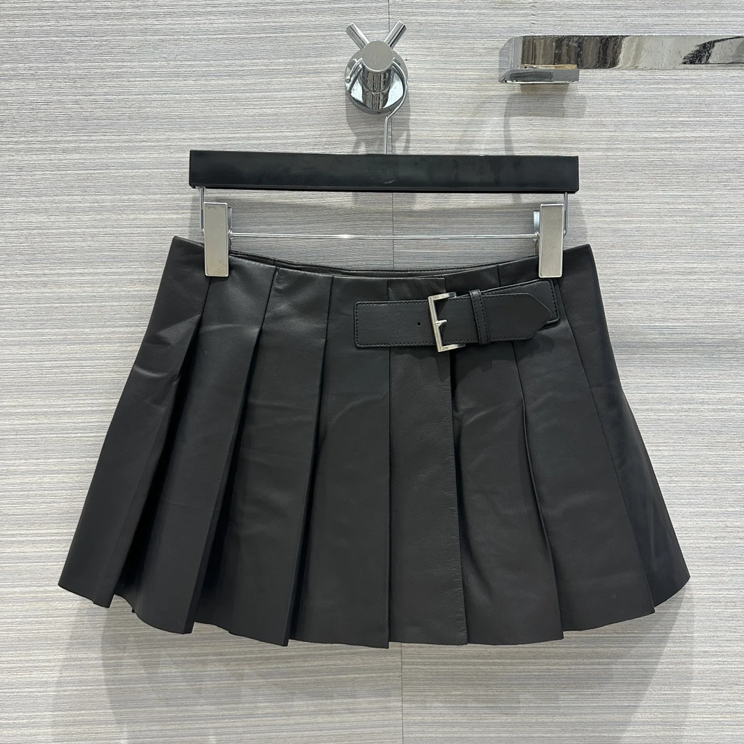Functional temperament female group style, exclusive import of top lamb skin pleated half skirt6.25
Functional temperament female group style, exclusive import of top lamb skin pleated half skirt6.25