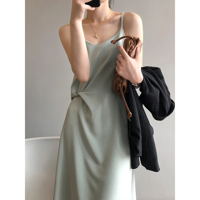 Vintage Elegant Suspender Dress Women's 2023 Summer Fashion Casual Solid Satin Thin Mid-length Dresses Sexy Sleeveless Party
Vintage Elegant Suspender Dress Women's 2023 Summer Fashion Casual Solid Satin Thin Mid-length Dresses Sexy Sleeveless Party