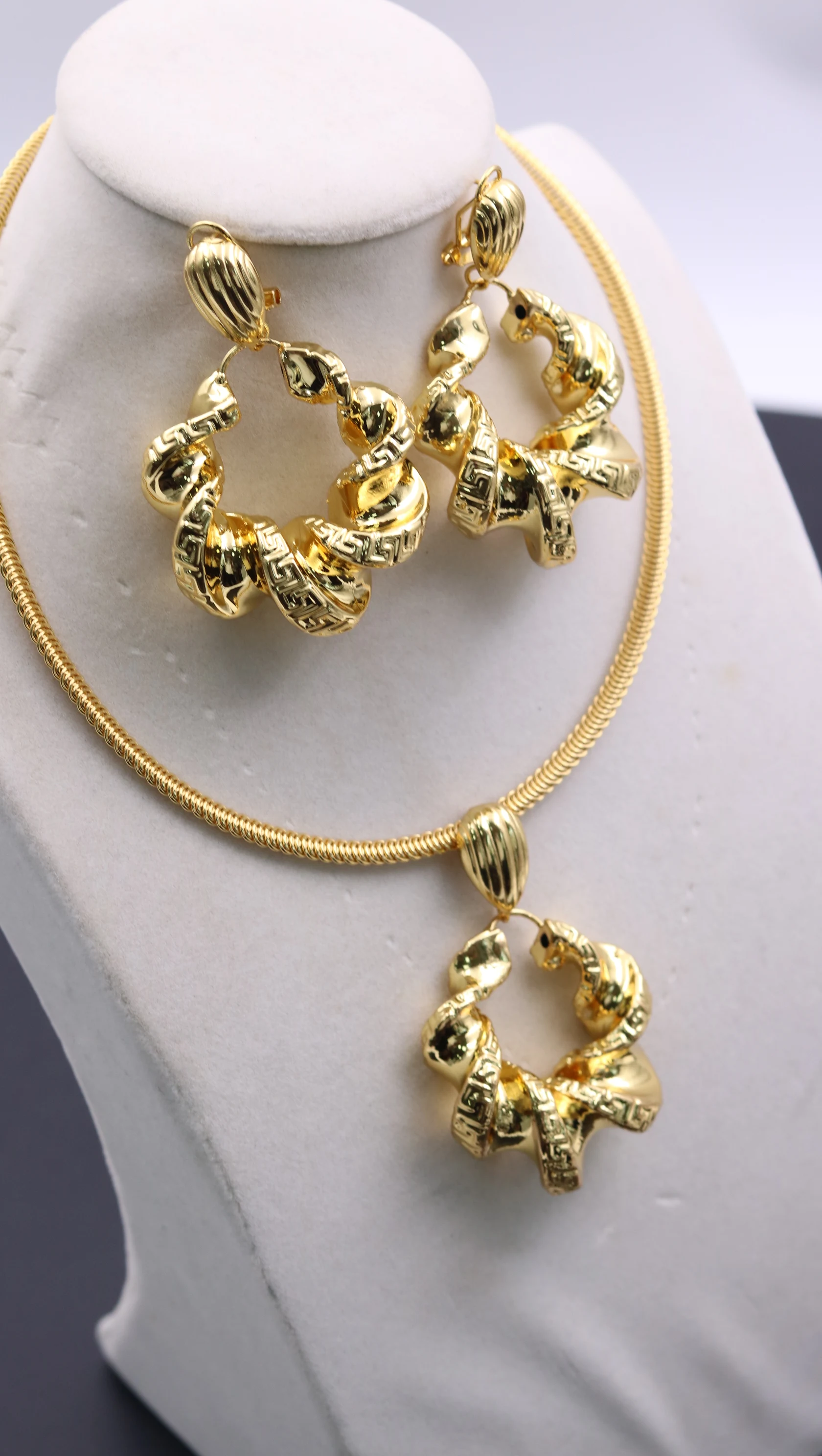 African Gold Color Necklace Earrings Jewelry Set For Women Wedding Indian Dubai Necklace Set Irregular Earrings Christmas Gifts
African Gold Color Necklace Earrings Jewelry Set For Women Wedding Indian Dubai Necklace Set Irregular Earrings Christmas Gifts