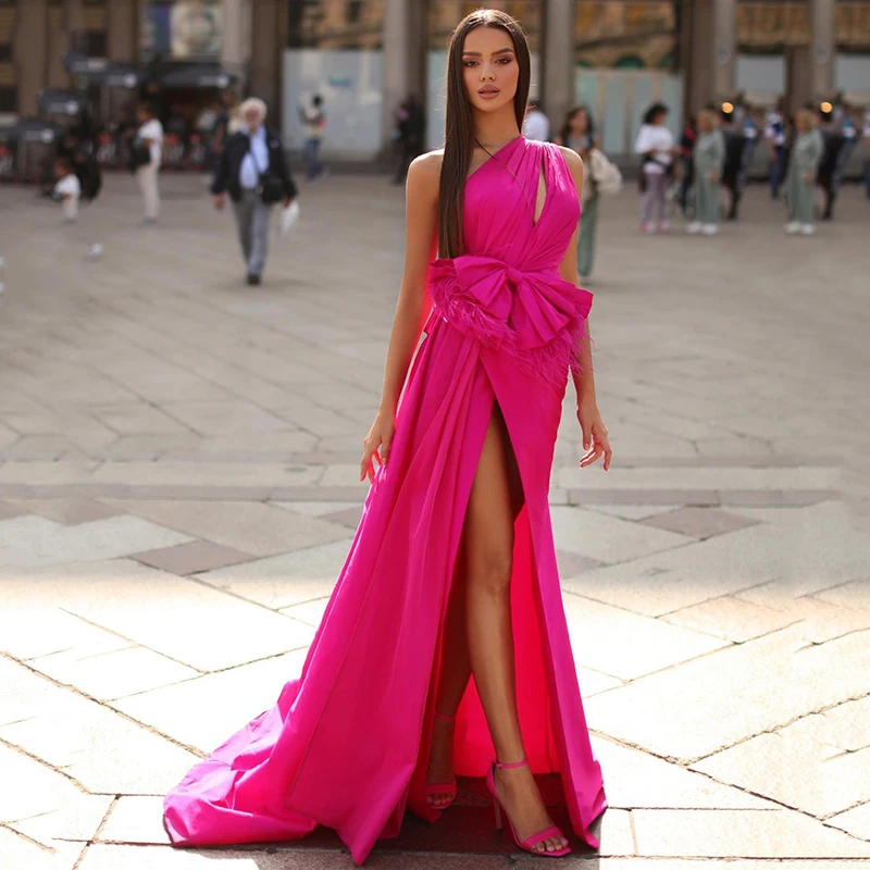 Официальное вечернее платье с юбкой-годе, на одно плечо, с разрезом сбоку
Официальное вечернее платье с юбкой-годе, на одно плечо, с разрезом сбоку