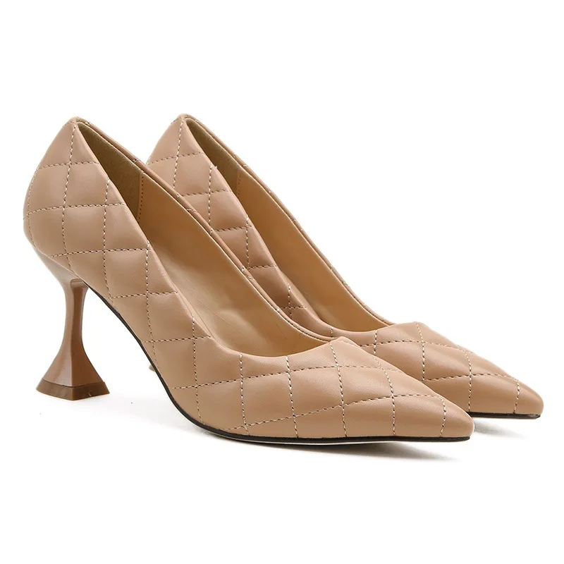 Туфли-лодочки женские на высоком каблуке, с острым носком, без застежки
Туфли-лодочки женские на высоком каблуке, с острым носком, без застежки