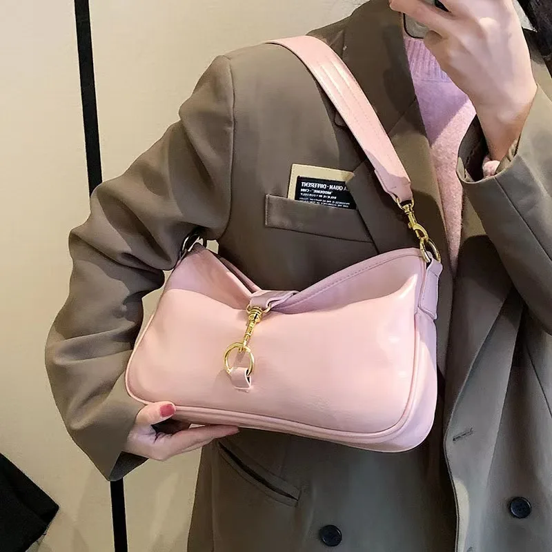Ladies Underarm Handbags High-Quality Soft Leather Crossbody Bags for Female 2023 Trend Vintage Lock Buckle Design Shoulder Bag
Ladies Underarm Handbags High-Quality Soft Leather Crossbody Bags for Female 2023 Trend Vintage Lock Buckle Design Shoulder Bag
